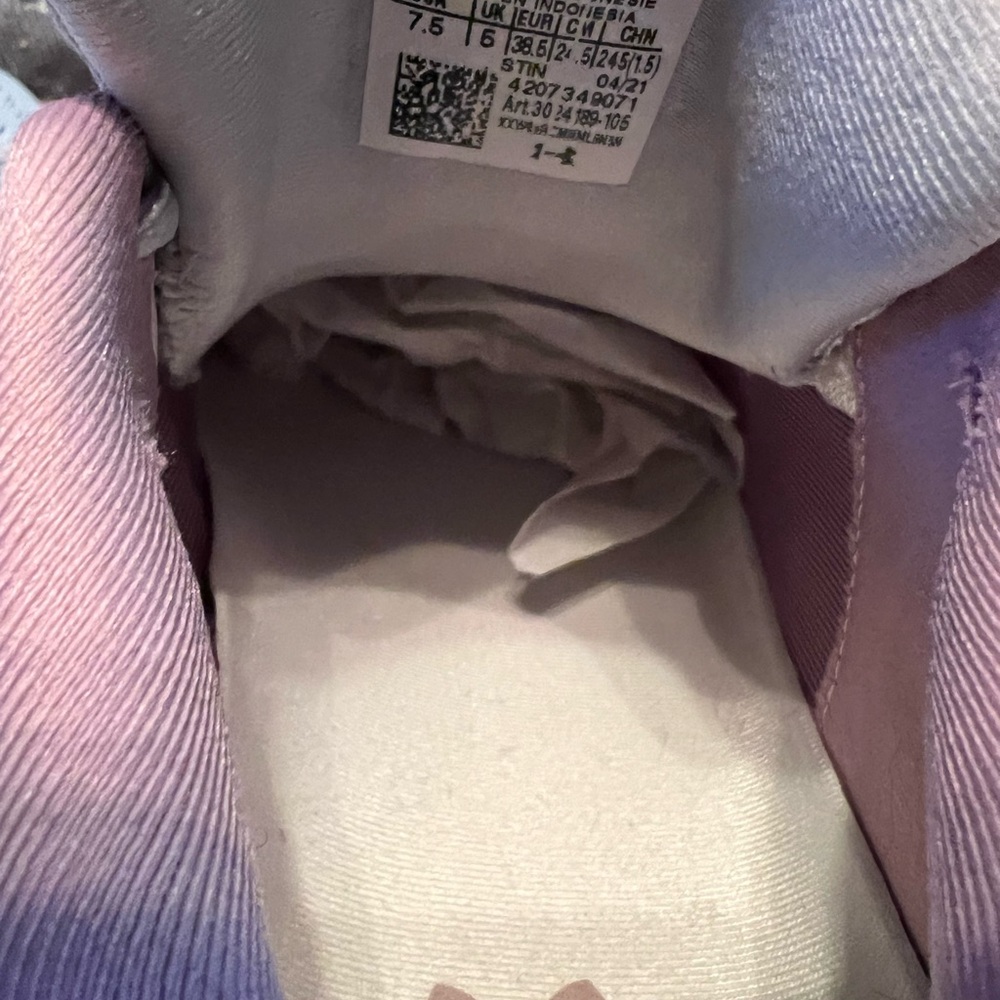 Under Armour women’s size 7.5 grey and lavender. - Picture 6 of 7